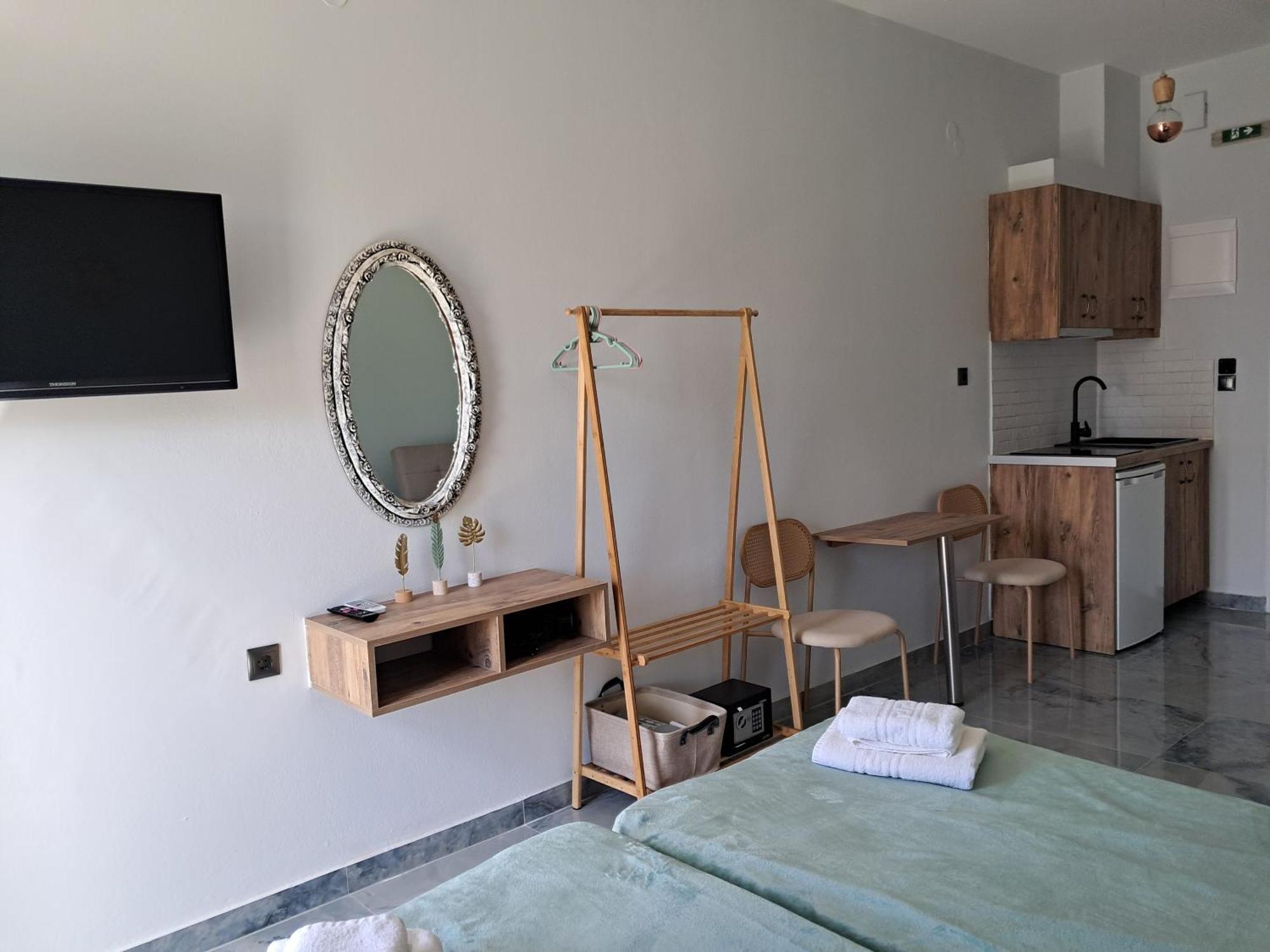Poppy Beloni Aparthotel Chania  Exteriör bild