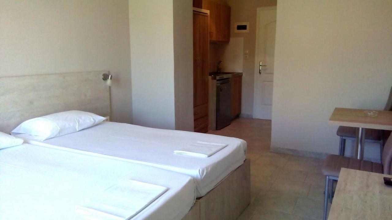 Poppy Beloni Aparthotel Chania  Exteriör bild